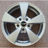 16 цола ULTIMATE 213 Silver RS 7Jx16 ET35 5x100x57.1